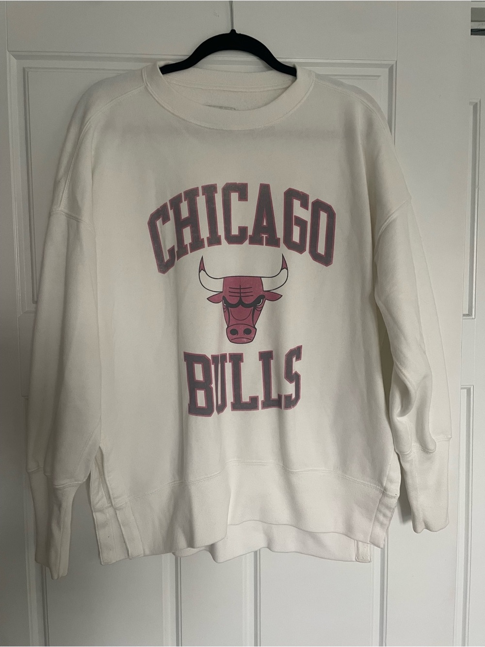 Abercrombie Chicago Bulls Graphic Crewneck Sweatshirt